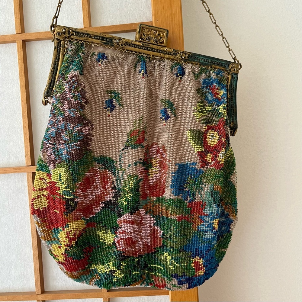 Beautiful Early 1900s Beaded Floral Purse
